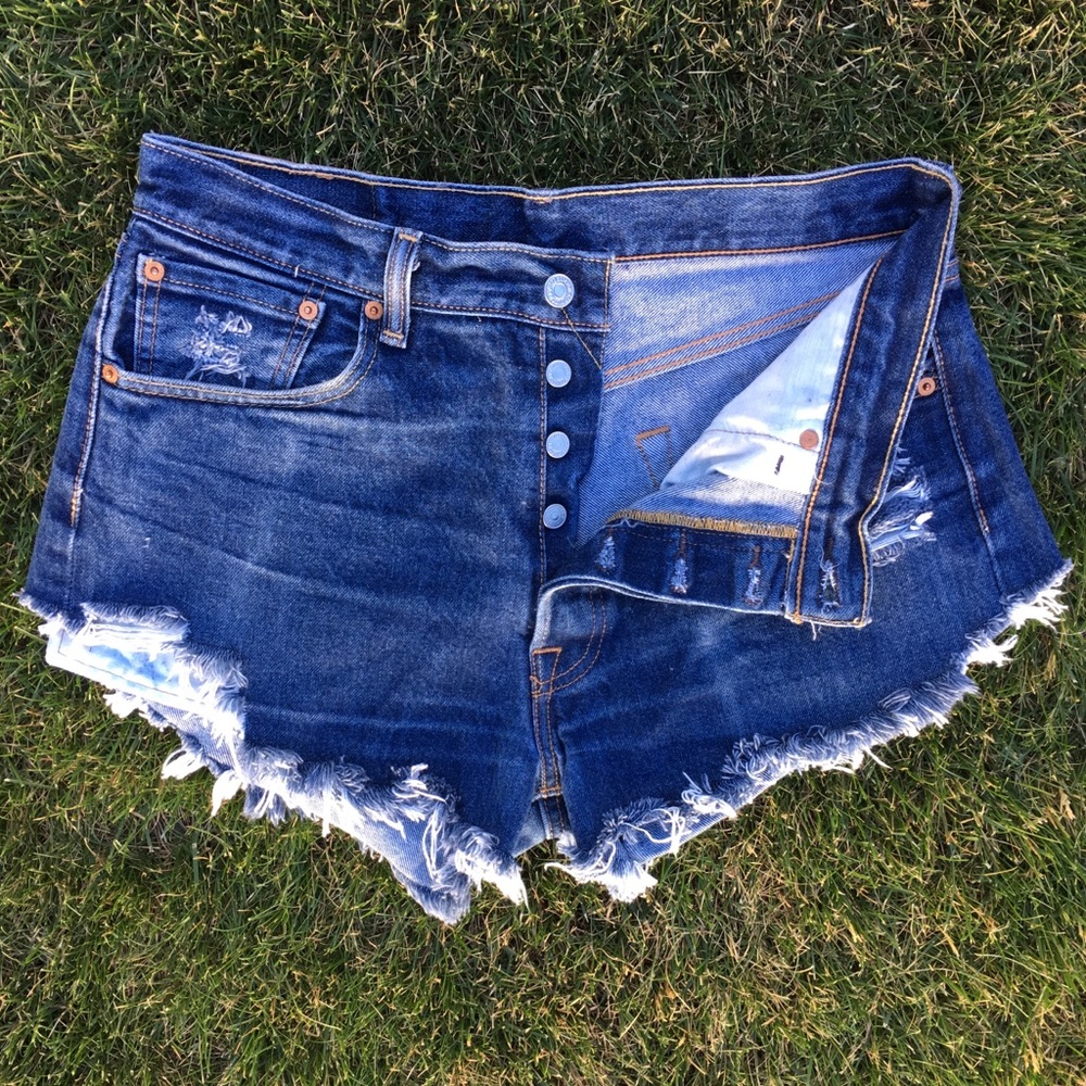 Levi’s 501 distressed jean short high waist rise